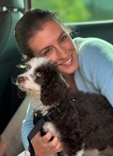 Los perros de terapia son mimados desde su llegada a casa